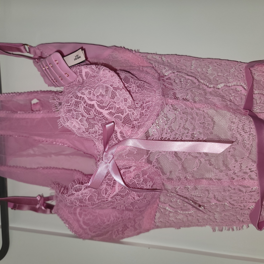 Elegant Pink Lace Lingerie Set